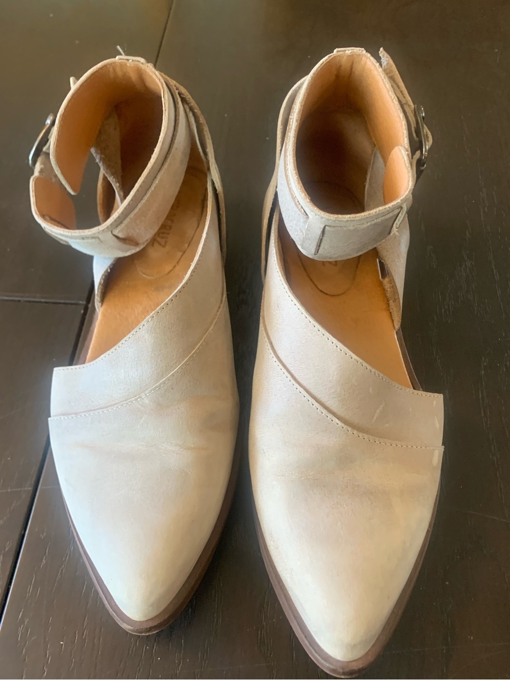 Veracruz Ankle-Strap Cutout Pointed Toe Flats Beige Leather Size 40